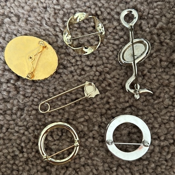 Vintage Set of 6 Miscellaneous Brooches/Pins - Picture 14 of 15